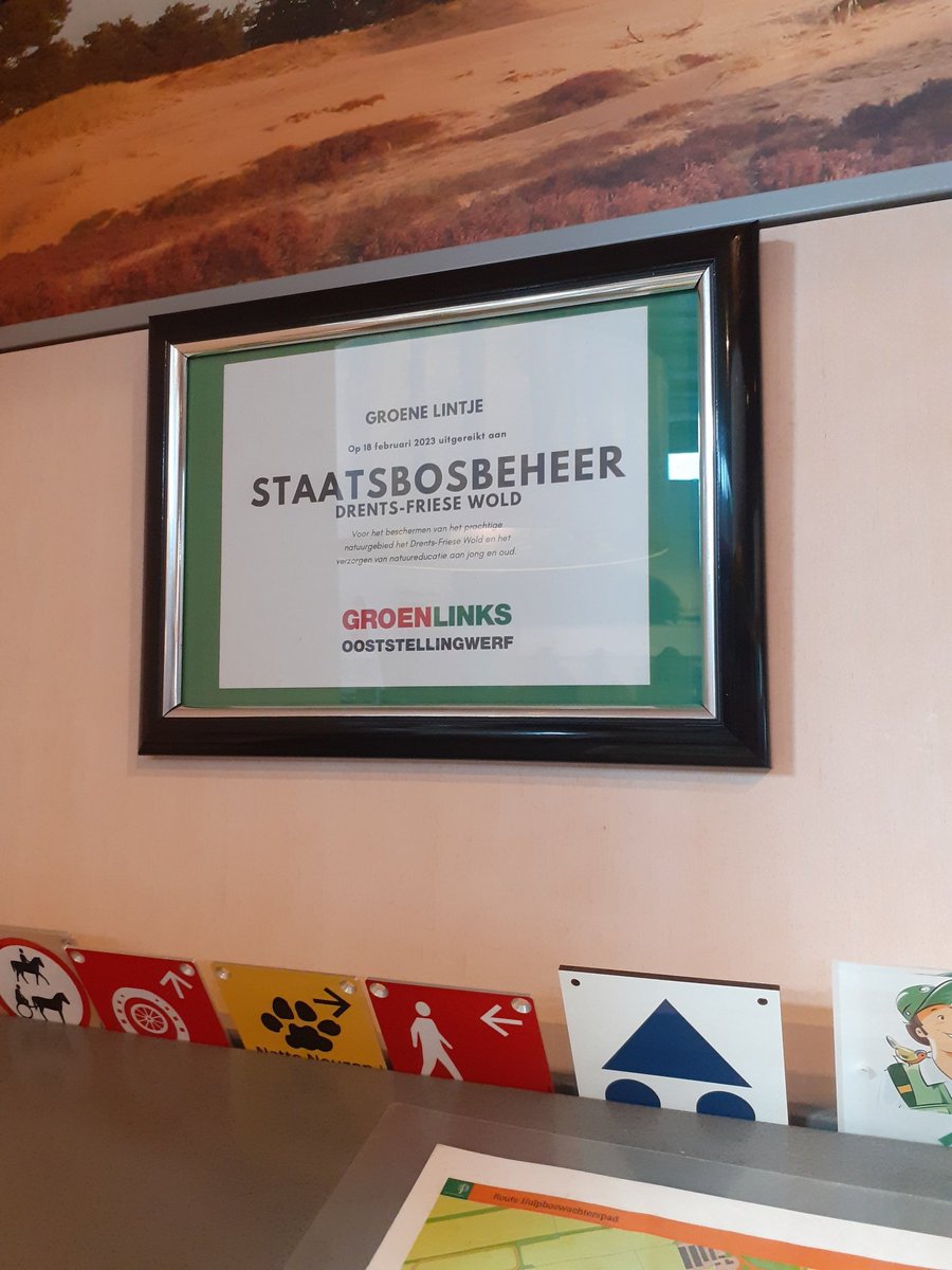 Vandaag namens <a href="/staatsbosbeheer/">Staatsbosbeheer</a> Drents-Friese Wold het GroeneLintje in ontvangst genomen van @GroenlinksO voor ons werk om de gemeente <a href="/Owerf/">Ooststellingwerf</a> nog groener te maken met het beschermen van het <a href="/NationaalParkDF/">Drents-Friese Wold</a> en het geven van educatie aan jong en oud. 
Daar worden we blij van!