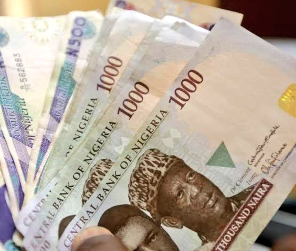 luisyndigoyen's tweet photo. Ejemplo de la importancia de mecanismos de transferencia de valor (diferentes a las monedas emitidas por el gobierno) es #Nigeria su banco central emitió nuevos billetes, sacó de circulación rápidamente los antiguos y puso un límite en cuanto efectivo puedes sacar de los cajeros https://t.co/Eo4t9ZYoP2