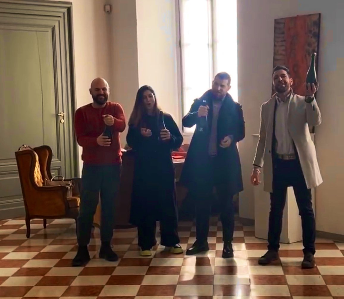 antoniotoma_art's tweet image. E casualmente ho una bottiglia di Franciacorta in mano.. vi aspetto l’11 marzo per una super mostra alla Solis Gallery Brescia 

#brescia #adro #contemporaryart