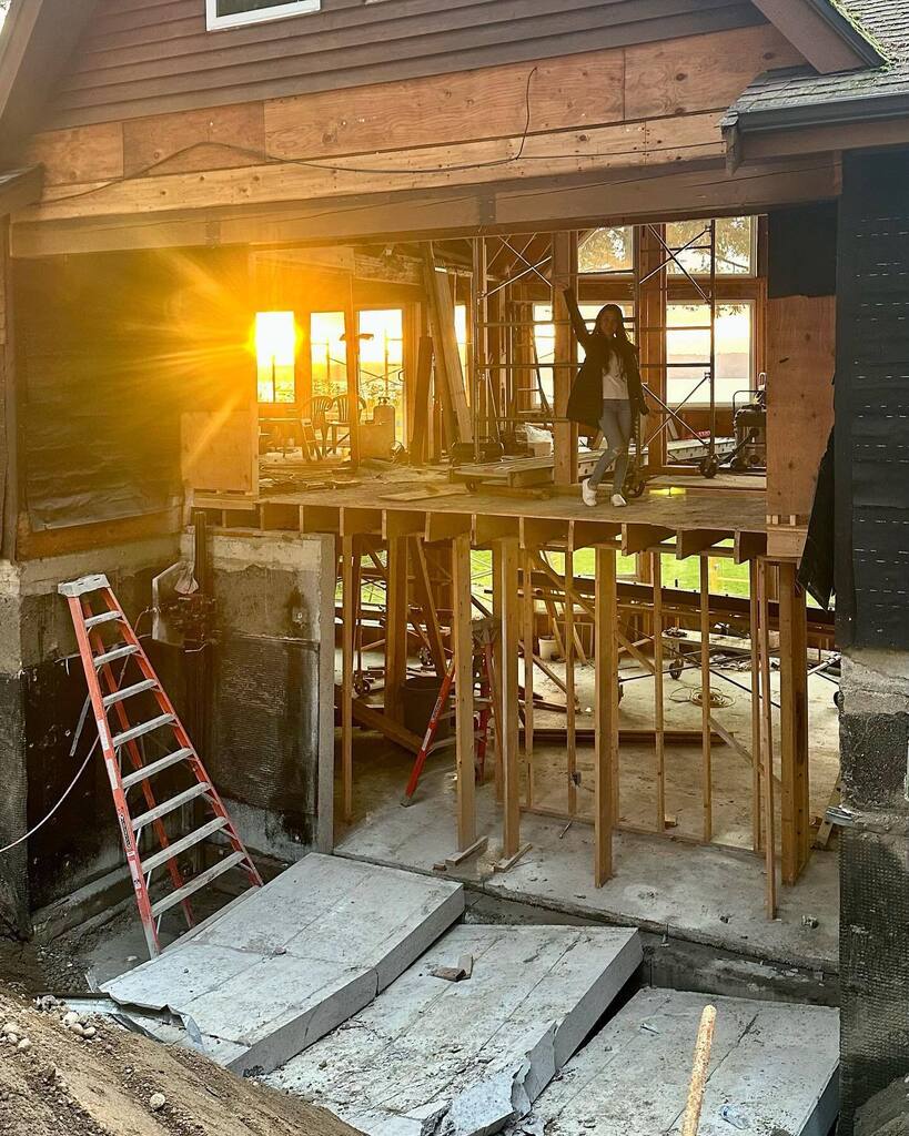 Qualitydaydream's tweet photo. New adventure officially begins! 

#homerenovation #customhomes https://t.co/UDxJ7JlaN0 https://t.co/kpsnRjq5av
