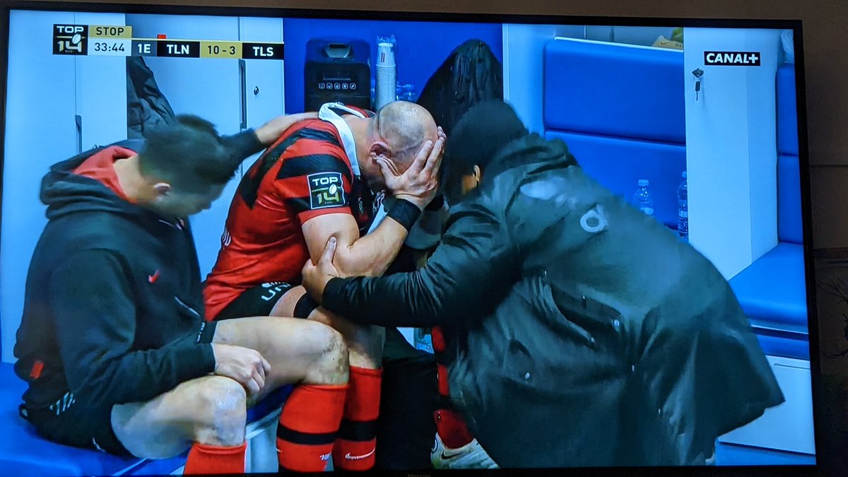 aurelien_'s tweet photo. Terrible cette image de Parisse, surtout quand on sait le contexte pour lui. https://t.co/l6K7ilSmW0