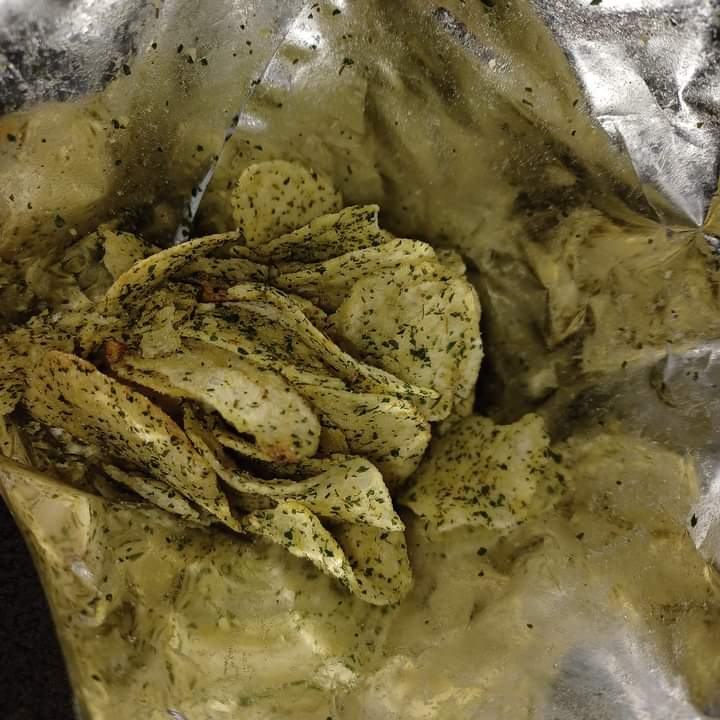 JFave_901's tweet photo. These gotta be the sourest creamiest onionest chips I then ever seen https://t.co/hx22wIrl0D
