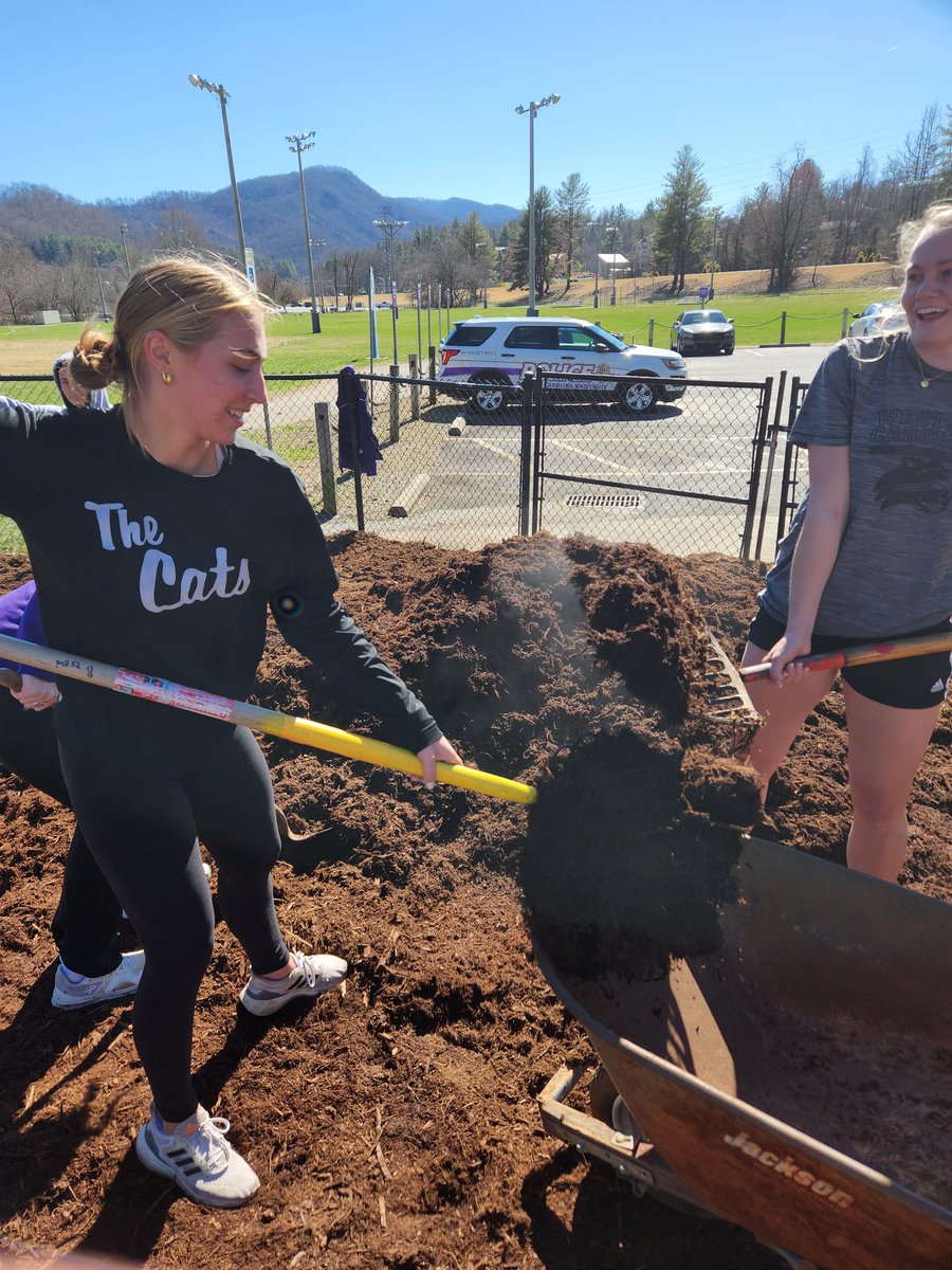 catamountsoccer's tweet photo. Team community service project today for the Head Start Program here at WCU. Spreading mulch and love!! #givingback #studentathletes https://t.co/PpYpGClbKJ