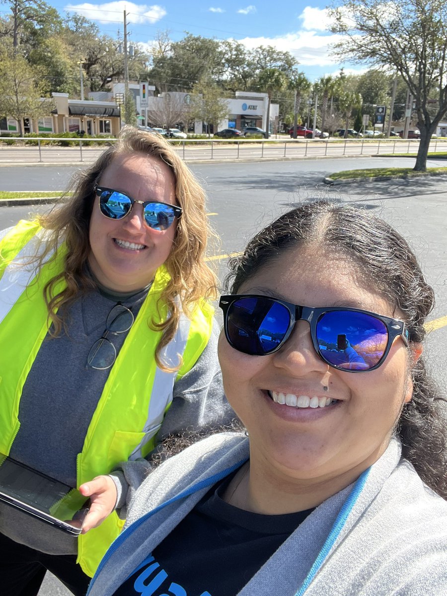 RosaMOR2014's tweet photo. Hitting the multiple Orange Park neighborhoods w/ @RilesAsh Thank you to our USA wireless & Cellworld partners for taking time out your day for us @One_FLA @jemeFL @EastRegionAR #FiberFlex #SwatsUp https://t.co/77Pwdd6Pto