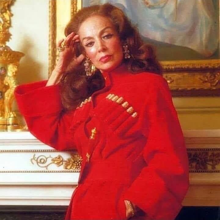 Leovigilante's tweet image. ¡Buenas! Doña María por acá:

“Mi iniciación en el cine fue fabulosa. Yo nunca luché por un papel: me los daban todos. Nunca sufrí por subir, ni por tener dinero ni por amar a un hombre. La imbecilidad no lleva a ningún lado. Mi oficio ha sido ser guapa…”