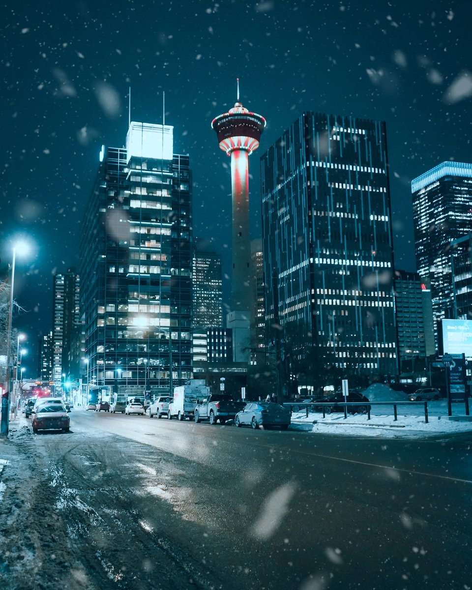 TheCalgaryTower's tweet photo. Although the snow is cold, we're just gonna say that we look really good in it! (📸: nohyperequired on Instagram) 

#yyc #calgarytower #lifeincalgary #capturecalgary #loveyyc #downtowncalgary #yycliving https://t.co/m3uSKfHO4a