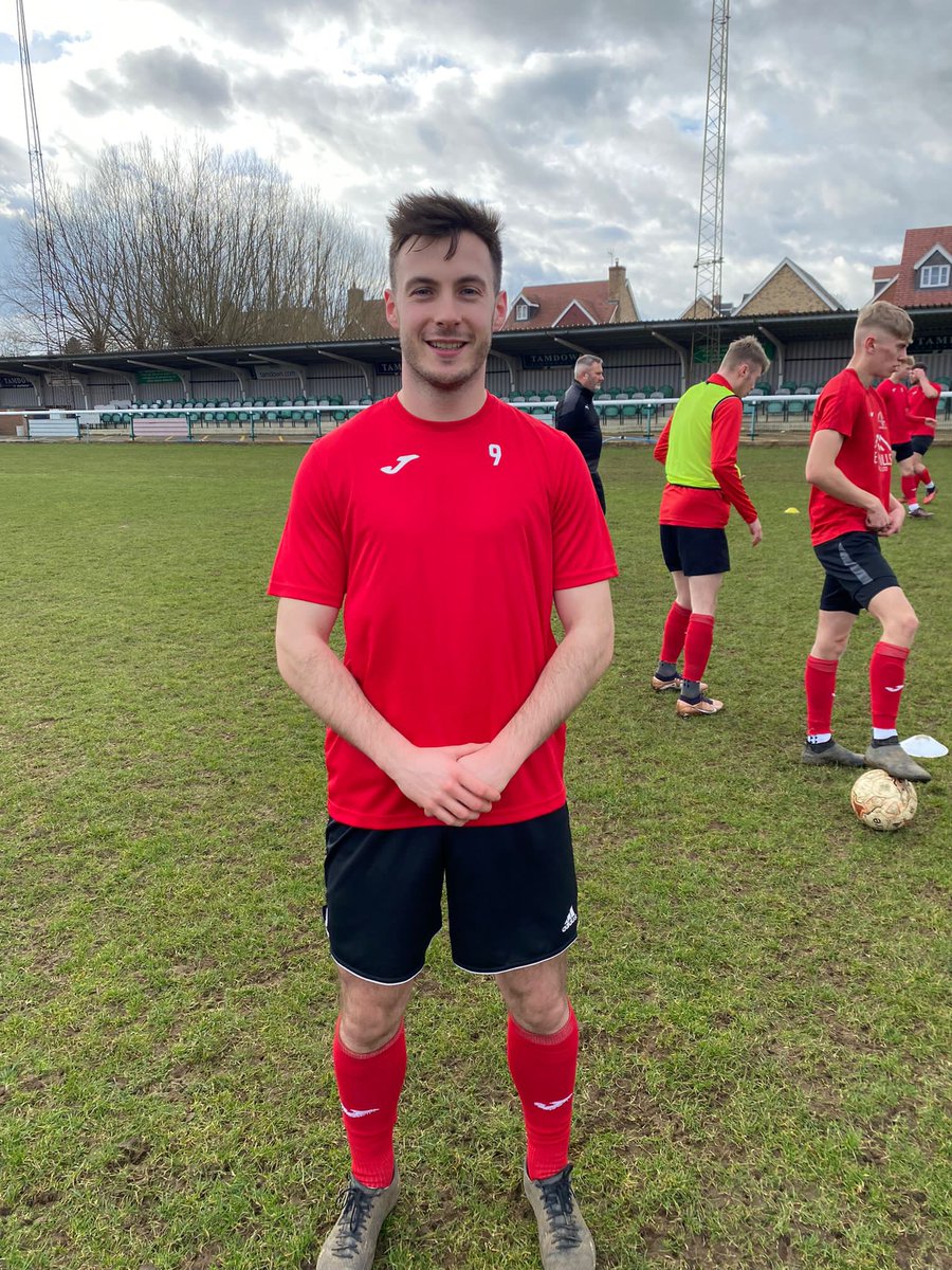 RothwellCFC's tweet photo. Our reserve team proudly sporting their new warm up tops today sponsored by @OliveCorby and supplied by @casselluk 

Huge thanks to Lee at the Olive for the sponsorship and the guys at Cassell Sports for the excellent service and quality product ✊👍🔴⚫️⚽️ https://t.co/TGiaTOMtYx