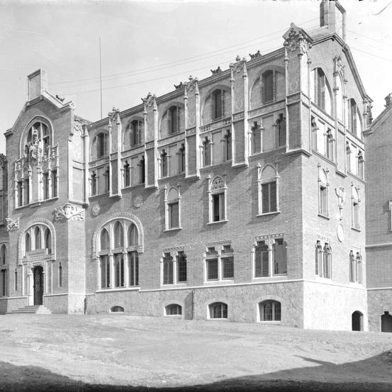 Vista de l'exterior de l'Insntitut psiquiàtric Pere Mata de Reus, obra de l'arquitecte Lluís Domènech i Montaner.

1910-1930

 📷 Rosal i Grelon, Antoni

#reus #catalunyaambcolor #historiaambcolor