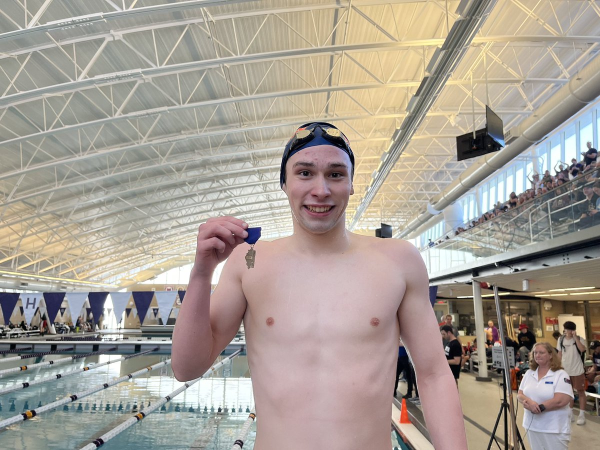 ETHSports's tweet image. Lucas Macy is the #IHSAKits Sectional Champion in the 500 Freestyle and @IHSA_IL STATE MEET qualifier with an 1️⃣1️⃣ second time drop to finish in 4:39.83!!!