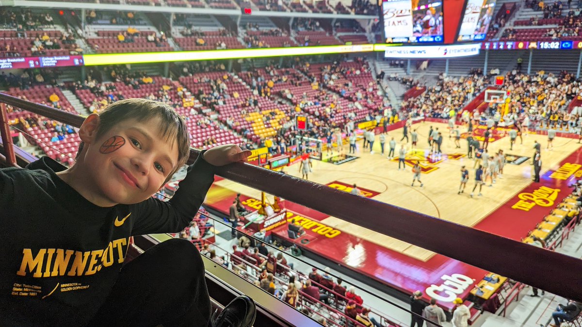 MKE_Gopher's tweet photo. My son's first Gopher Basketball game! SKI-U-MAH! @GopherMBB #gophers https://t.co/PC7rbbqBuk