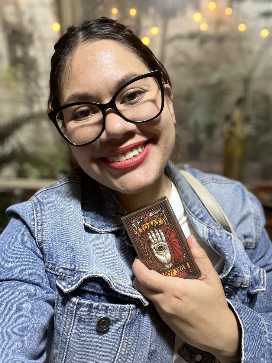 ViriEStre's tweet photo. Awww mira @RealGDT lo que me acaban de regalar😍 Hoy serán cargadas con la luz de Luna para unirse a mis mazos de mis lecturas de tarot 🌑🥰😍 https://t.co/74Zs9GpoWR