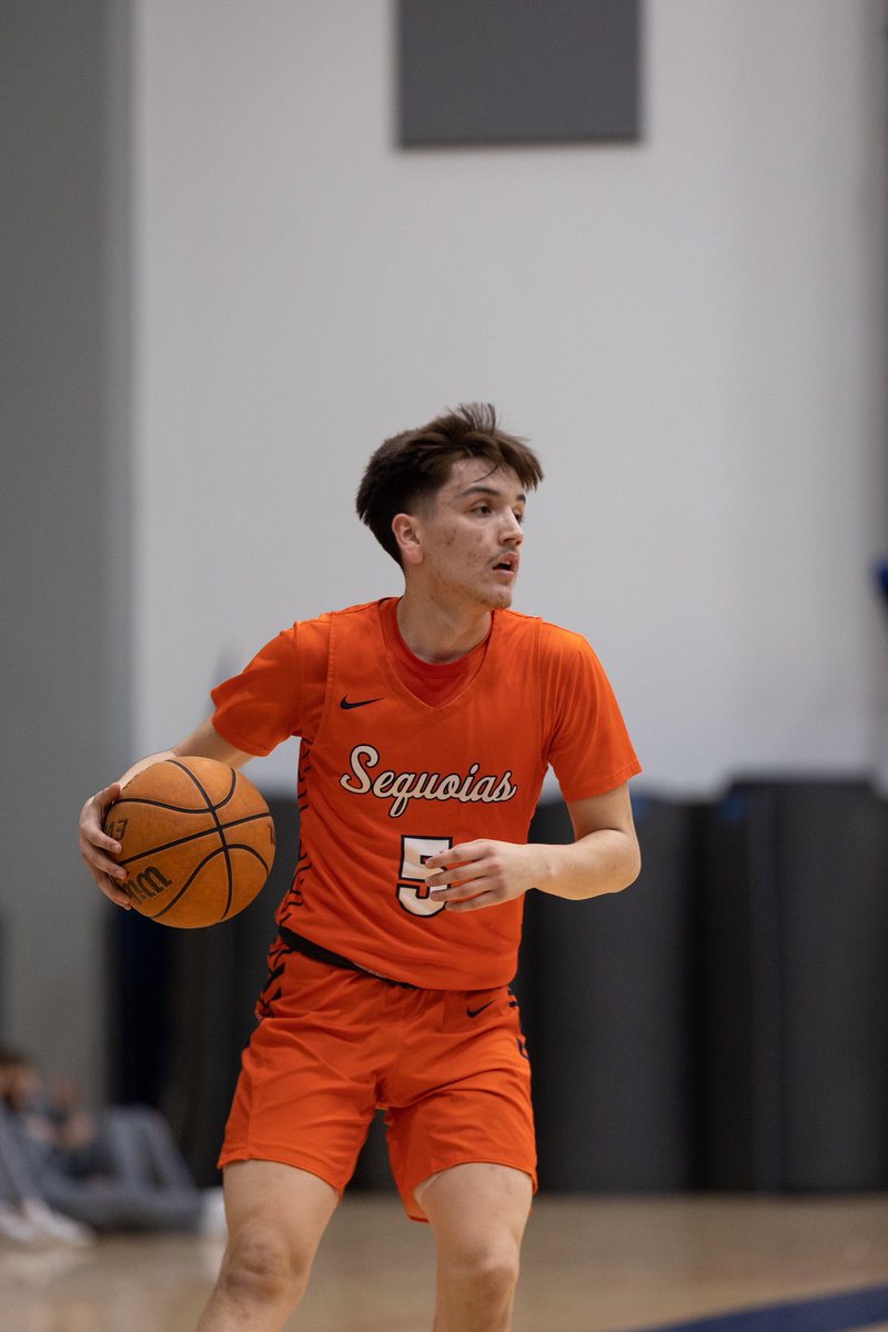 Congrats to 6’2” FR G Alex Argandar for being named freshman all-conference in the CVC.

#beGIANT 🍊