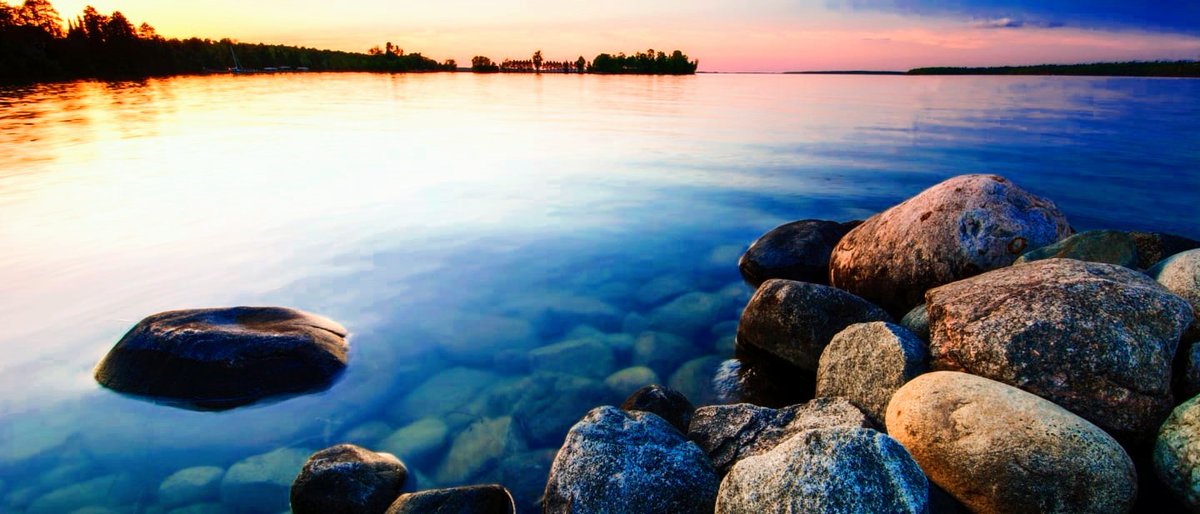 Everyone always asks,
"Where are yoU from?
›I‘m from Minnesota‹
it's in the very middLe
`‘at the toP🗺️↑
Borders with Canada
We get a L0tta snow🌨️
“The Land of 10,000 Lakes”
They call it "Minnesota Friendly”
›thats where i‘m from‹
Minnesota, dontchyaknowW
#yeahhyoùbetçhya👍✅