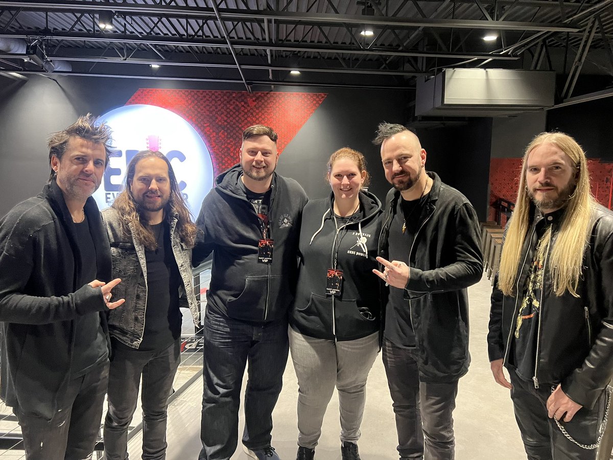 NugsNotDrugs9's tweet photo. One of our biggest regrets was never seeing 3DG with Adam. We finally got to see and meet @saintasonia today. Cried during the first song. Amazing band, amazing singer! Thank you! With @Jake_Westfield9 https://t.co/WDCl8M7iQu