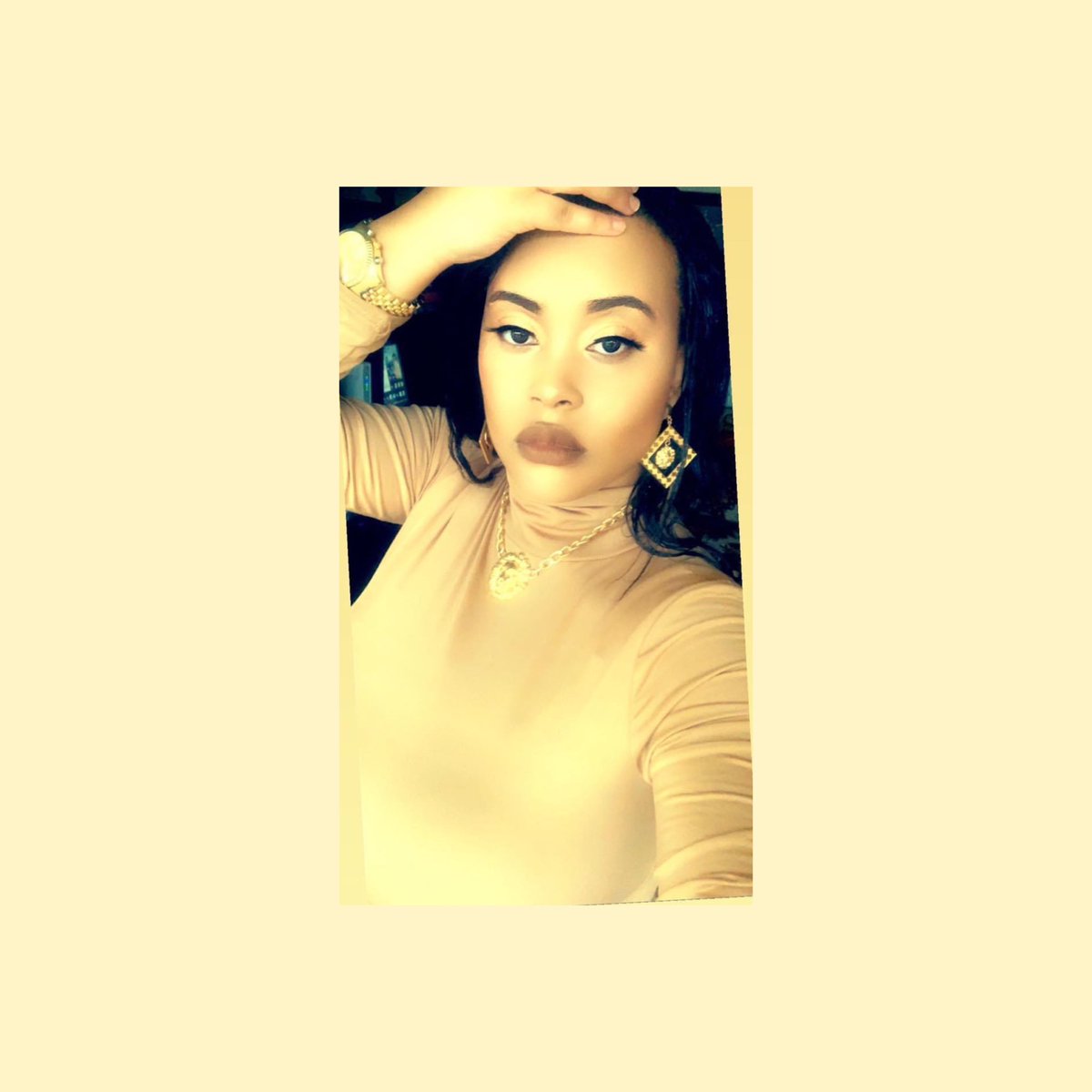 TheFemaleYungin's tweet photo. #SBS #SetbackSaturday Pre-Pandemic Yellowness π₯. https://t.co/8YB37TeBtT