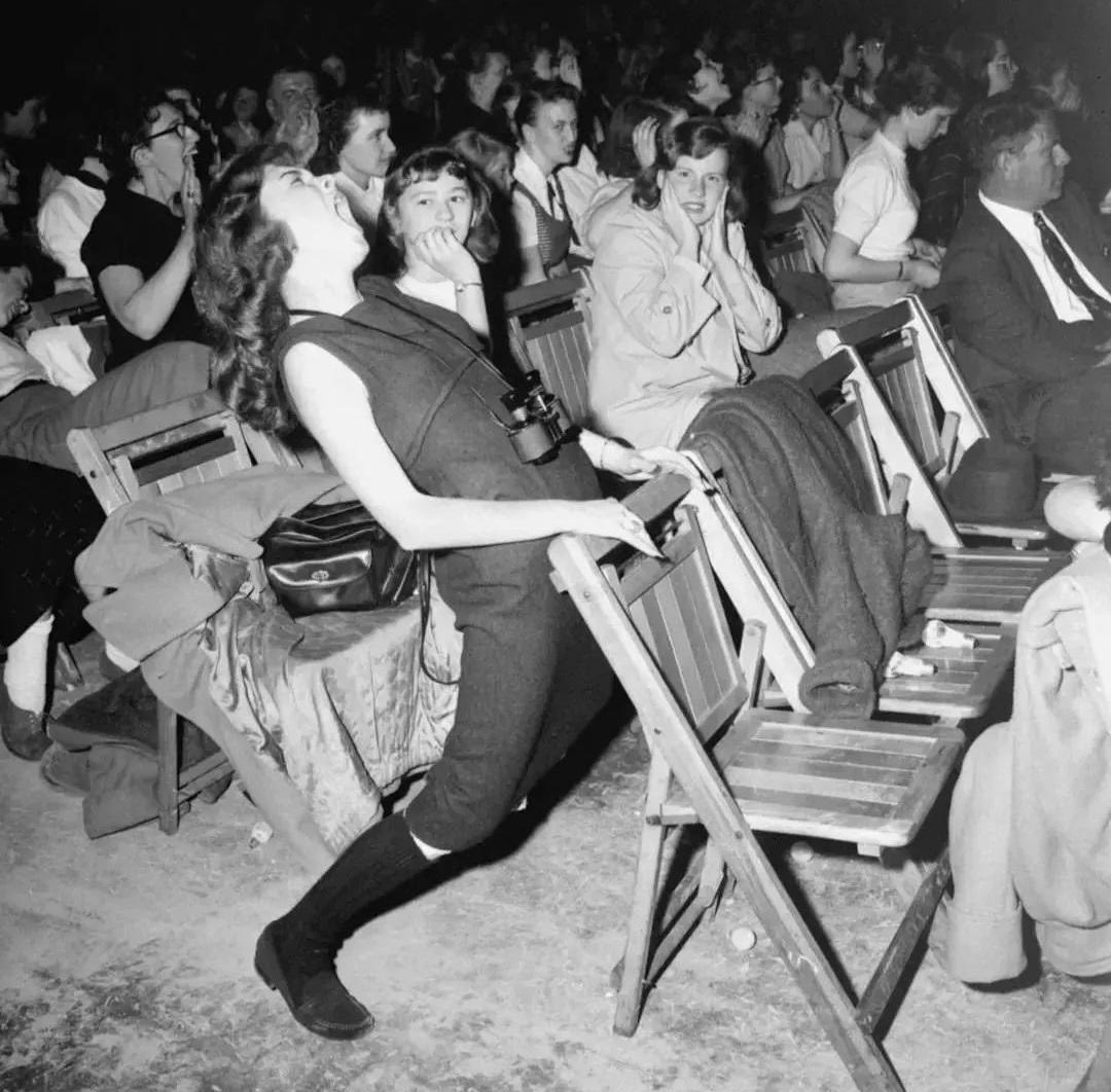 arlenparsa's tweet photo. Elvis concert in Philadelphia, 1957 https://t.co/VTwKuWvDYE