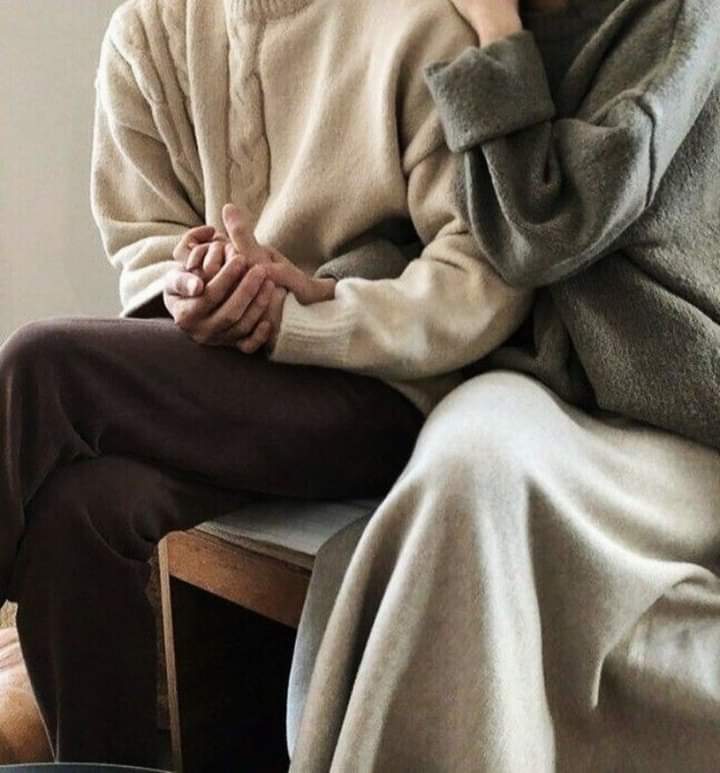 edeebtarek's tweet photo. "ما أجمل الدُنّيا إذا كُنّا معًا،
فالكونُ كلّ الكونِ لا يعْنيني"💚 https://t.co/teXQGpcAvu