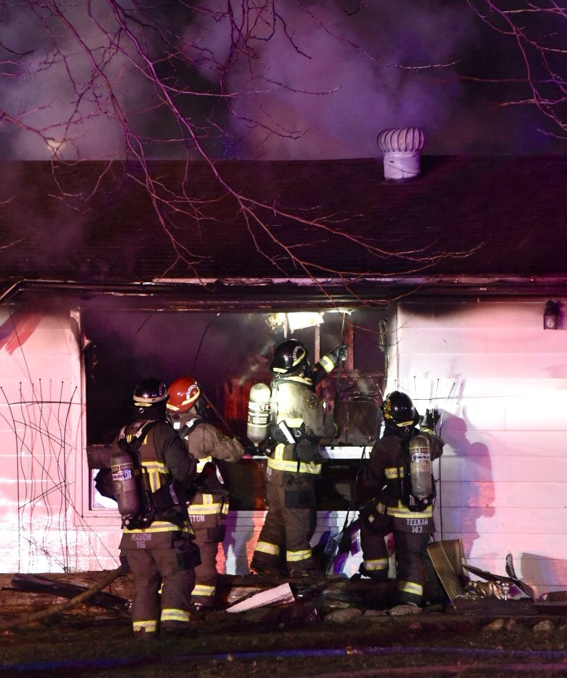 GPmedia_24's tweet photo. FIRE THRU THE ROOF: @MiltonFireON o/s fully involved on arrival — wooden bungalow, crews in defensive mode. No injuries, incl several dogs rescued fm rear of home. @HRPSMiltHH have Guelph Ln south of Limestone Rd in C’ville CLOSED. MFD have 7 trucks &amp; 3 water tankers committed. https://t.co/uO9lyWELpl