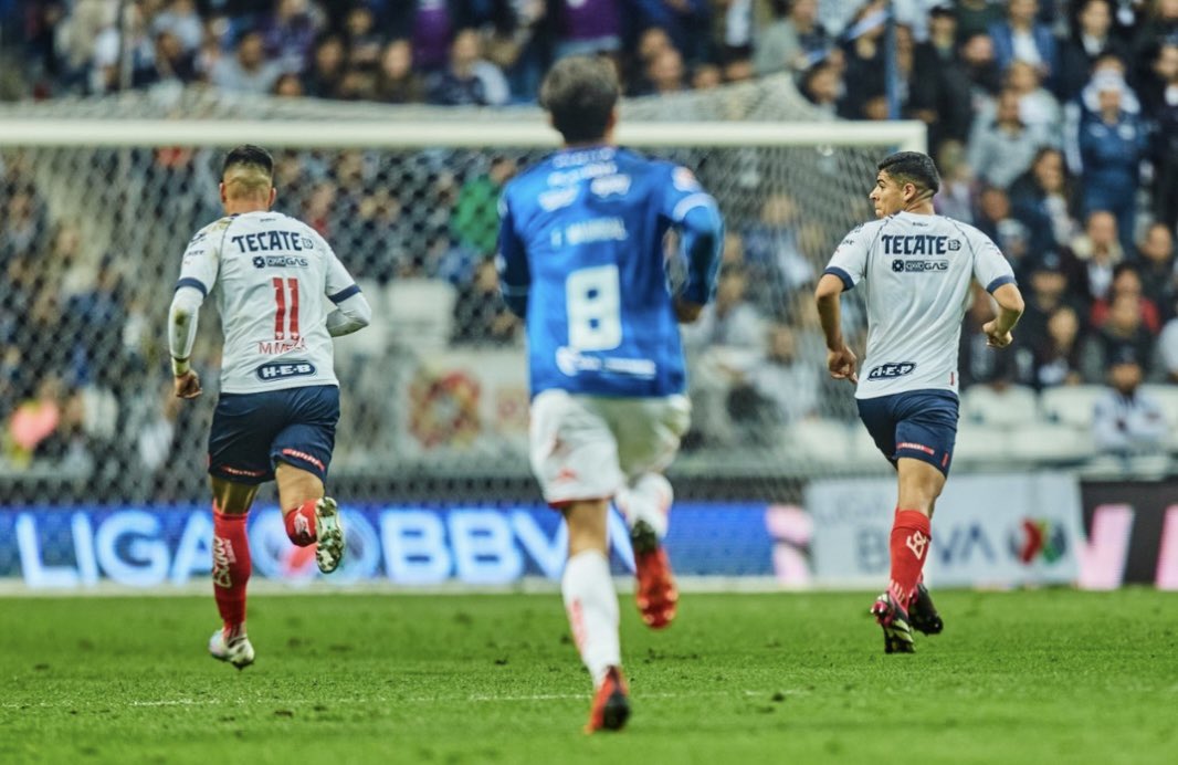 DavidFaitelson_'s tweet image. Sin nombre y sin número, como en una liga llanera.
Así jugó el defensor de Rayados, Víctor Guzmán, la parte final del juego ante Necaxa… ¿Se atreverá la Liga MX a imponer el reglamento?