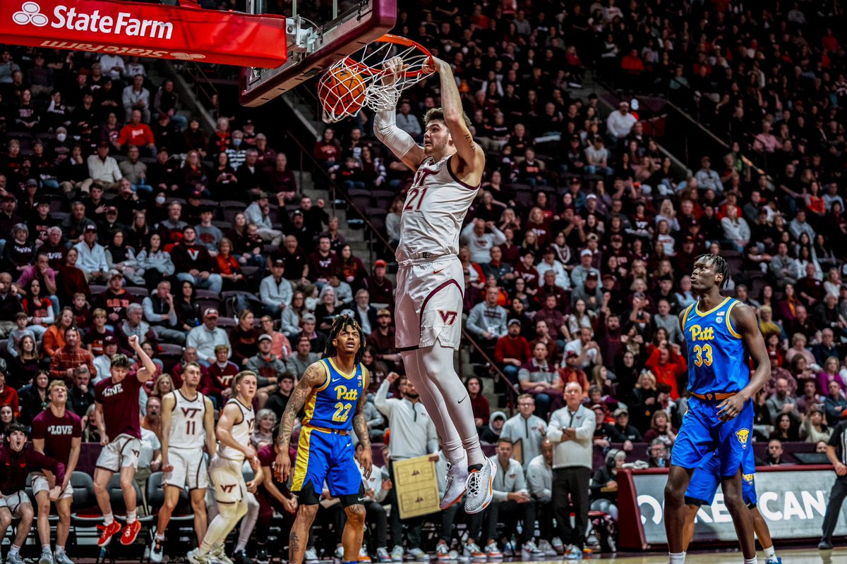 HokiesMBB's tweet photo. Chase wanted dunks 🙆‍♂️

We had 6️⃣ of ‘em 🔨💥 https://t.co/oVfR70NyaI