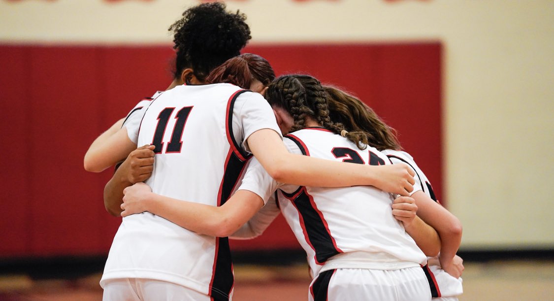 HasseFiona's tweet photo. I want to start off by thanking my team and coaches so much for everything they have done. We pushed through and were able to accomplish so much this year and I love y’all!!❤️Can’t wait to see what y’all do next year and come back harder and fiercer! @LADYCATS_BALL  @kell_mj https://t.co/t16Tu6Fj6q