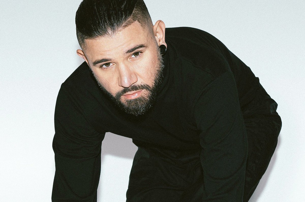 radaarshow's tweet image. Skrillex qui vient de drop son deuxième album &quot;Don&apos;t Get Too Close&quot; totalement par surprise en plein milieu de son set au Madison Square Garden! 😱