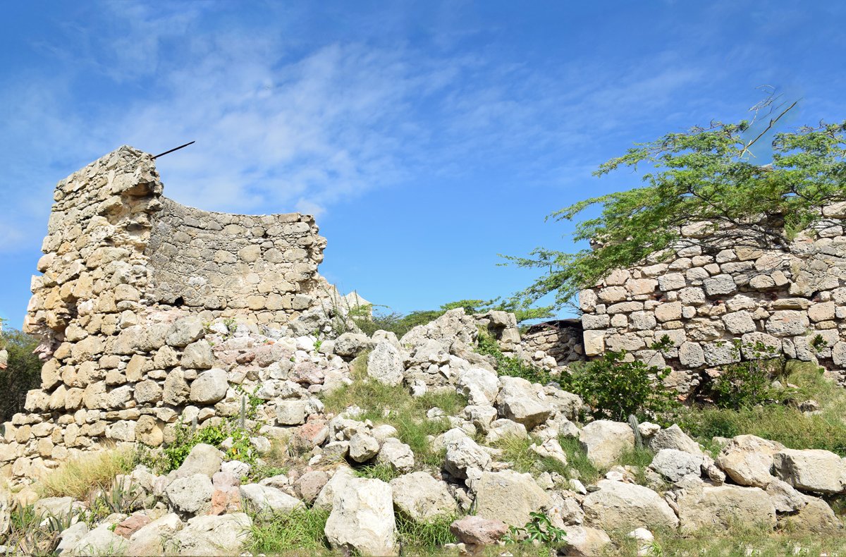 LOL the OTHER gold mill ruin at Balashi in 🌴#Aruba 🌴 #LoveInAruba <a href="/GAfamilyTV/">Great American Family</a> #GreatAmericanFamily #GreatAmericanValentines #WelcomeHome #OneHappyIsland #DiscoverAruba