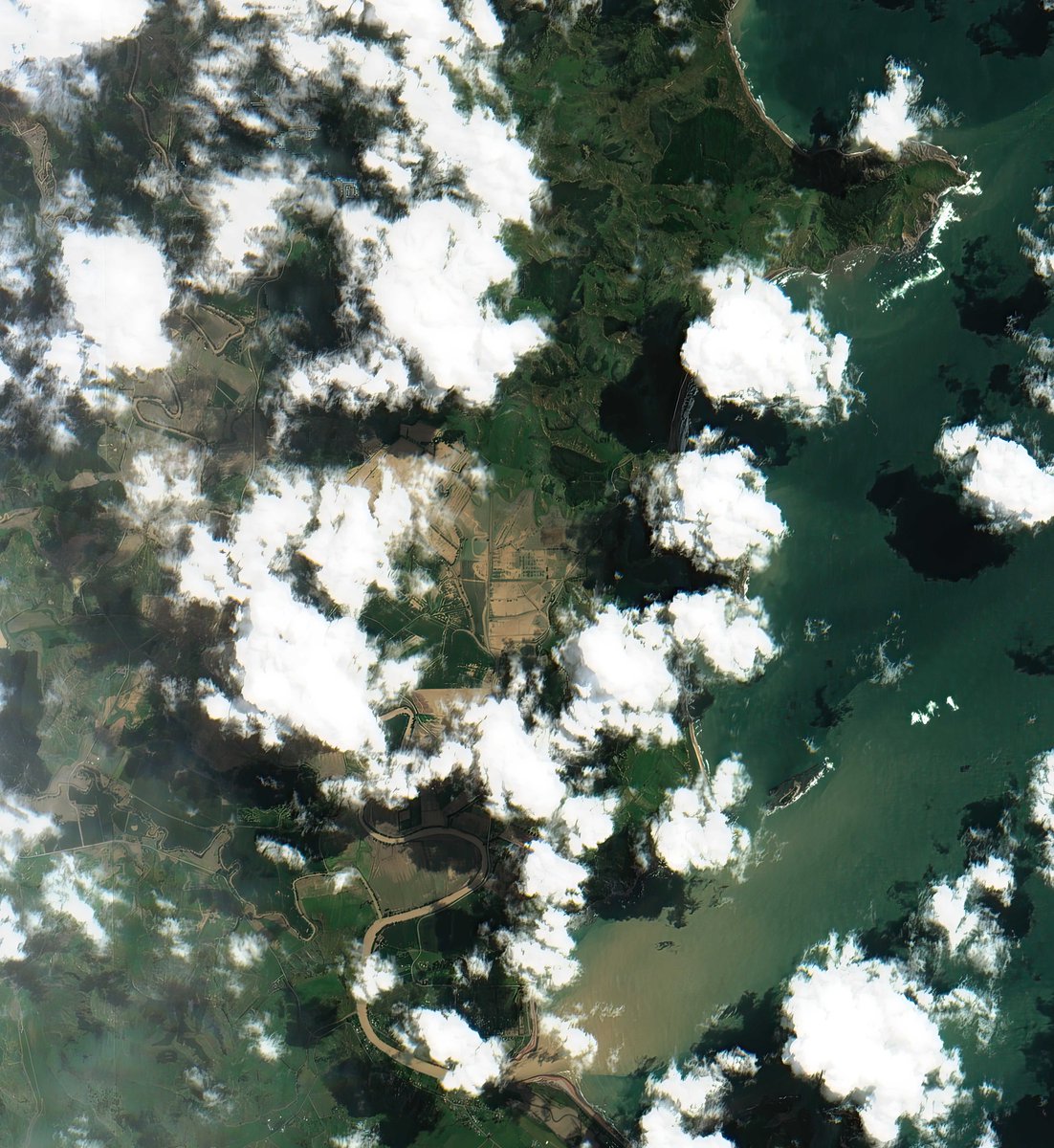Climate_predict's tweet image. Enhanced satellite imagery for the cloud-free areas of Tairāwhiti 2023-02-17 11:06:36 NZDT. Generally, the brown colours indicate floods, silt, and slips/landslides. #CycloneGabrielle