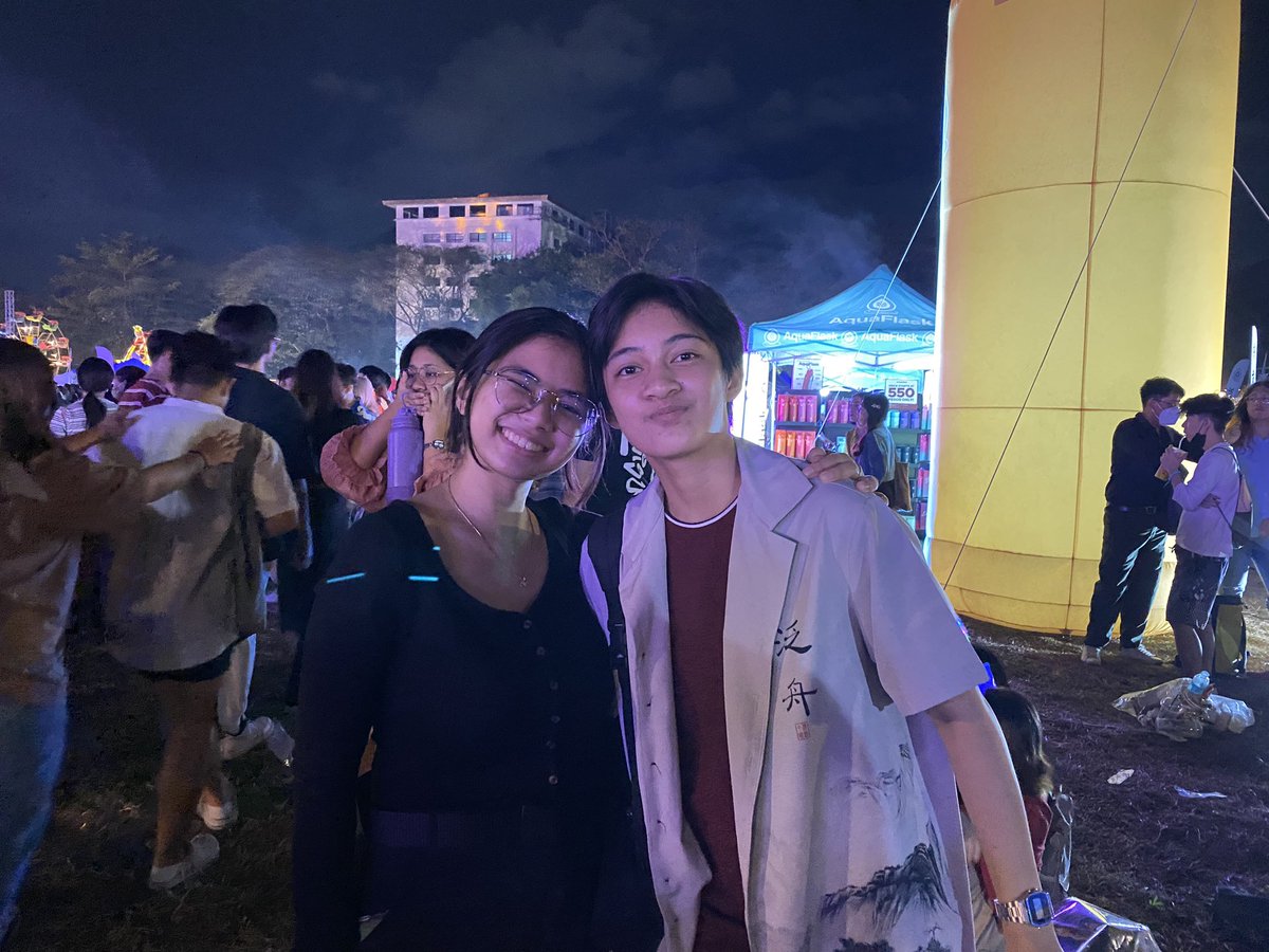gonzagar21's tweet photo. From ben&amp;ben's what if we fall in love tonight nung 2019 ashs fair to ben&amp;ben's paninindigan kita in this year's UP fair https://t.co/wIxzxoQyet