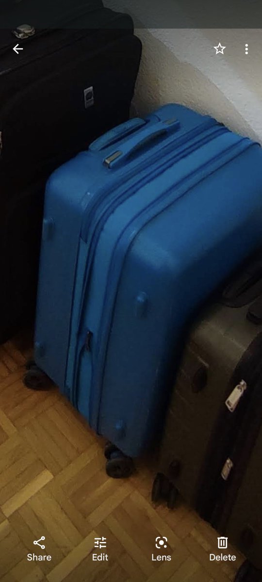 zetti__'s tweet photo. @Iberia les dejo una foto a ver si la encuentran más fácil!!!! 🧐🕵️‍♂️🔍💼🤪 https://t.co/mLcXq4adQX