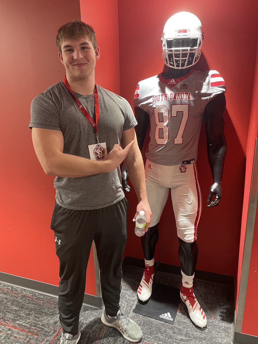 Had a great time today at USD!! Thanks for the amazing junior day! <a href="/CoachTaylorDB/">Miles Taylor</a> <a href="/_CoachHodge/">Elijah Hodge M.Ed.</a>