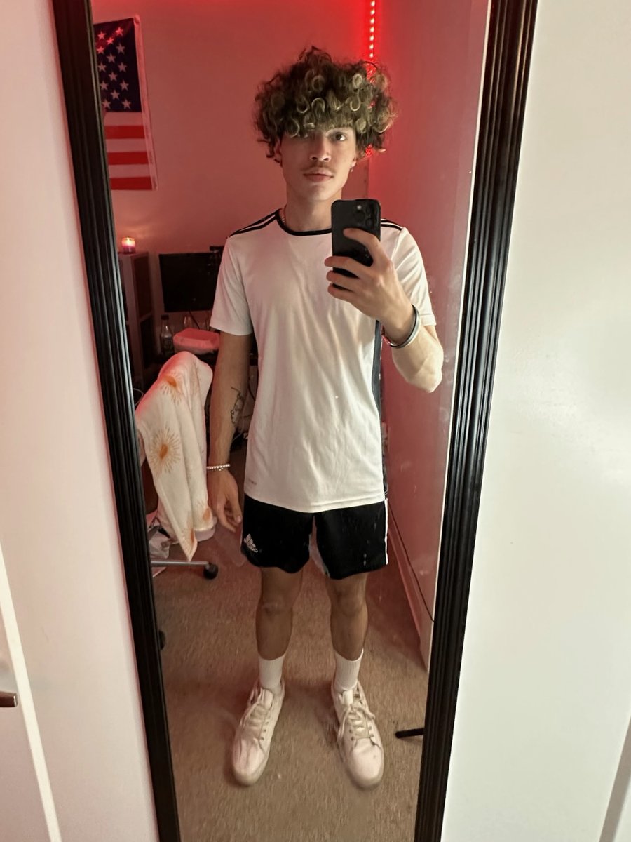 Alex Myers 🏈 on Twitter: "horny after working out who wants to help? 😏