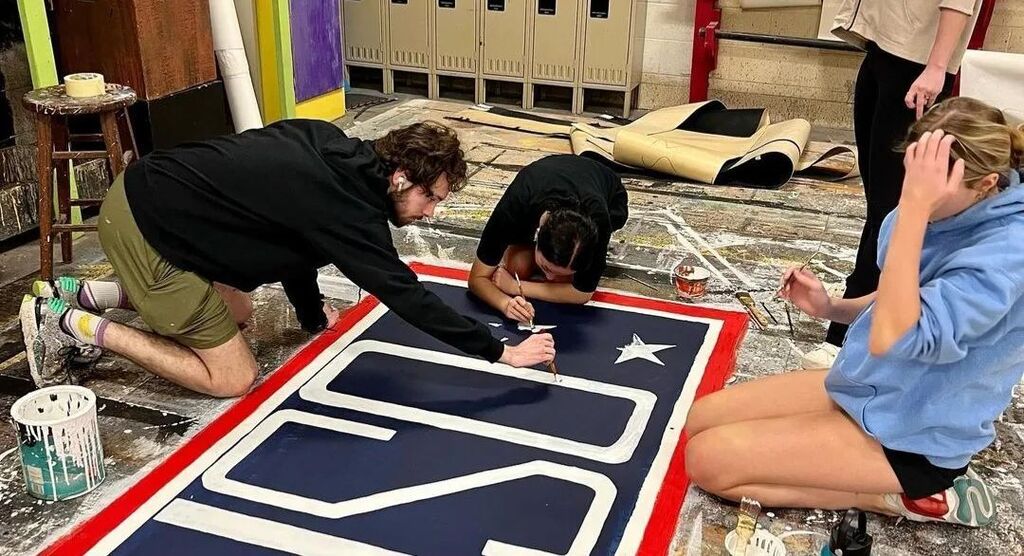 ecuartscomm's tweet photo. When @ecusotd says they're putting on a 🎹💃🏽show,🕺🏻🎺the Design and Production team ‘swings’ into action.
Less than a week to go before 🎶Swing🎶 opens.
..
#ecusotd #swing #livetheatre #musicaltheatre #ecuartscomm #designandproduction #theatrenerd
Repo… https://t.co/3Inc5jl3Ev https://t.co/VJKb9Lbvro