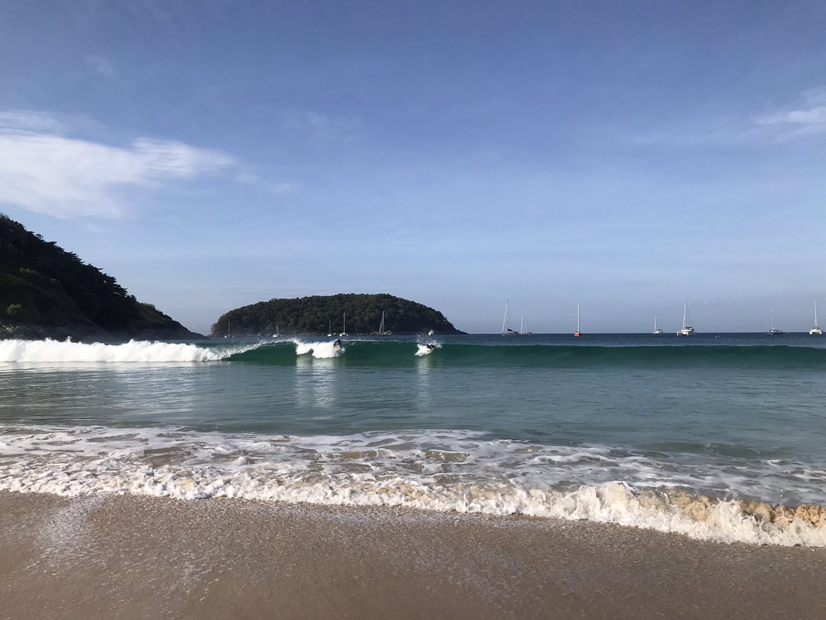 MikoinB's tweet photo. 今朝のNai-harn beach
結構波ありました🌊 https://t.co/Mdl5I0kGe1
