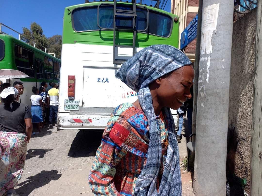 ወደአዲስ አበባ አትገቡም እየተባሉ ተለይተው የሚከለከሉትና ሰብዓዊጥቃት የሚፈፀምባቸው የአማራ ተወላጅ የሆኑ ዜጎች ናቸው:: የዘመኑ አፓርታይድ <a href="/AbiyAhmedAli/">Abiy Ahmed Ali 🇪🇹</a> <a href="/SahleWorkZewde/">Sahle-Work Zewde</a> <a href="/DemekeHasen/">Demeke Mekonnen Hassen🇪🇹</a> <a href="/EthioHRC/">Ethiopian Human Rights Commission (EHRC) - ኢሰመኮ</a> <a href="/DanielBekele/">Daniel Bekele</a>