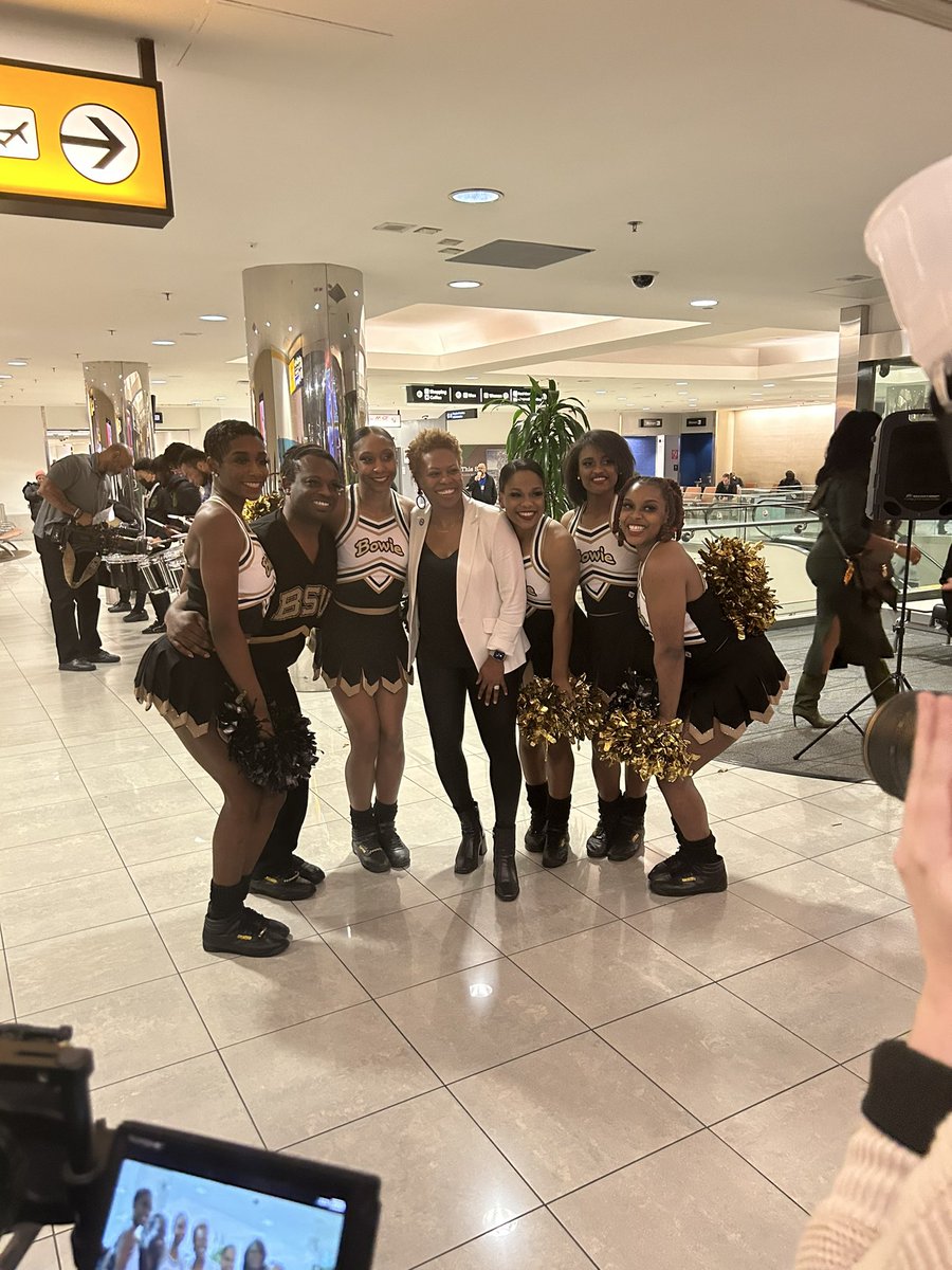 CIAACommish's tweet photo. When the Charm City shows up, they show up and show out.  Oh what a celebration last night @BWI_Airport with my @CIAAForLife friends and family @BowieState @BaltimoreMD #ciaaforlife #creatingnewmemories #ciaatourney #itsmybirthday https://t.co/vGdNLIBvrQ