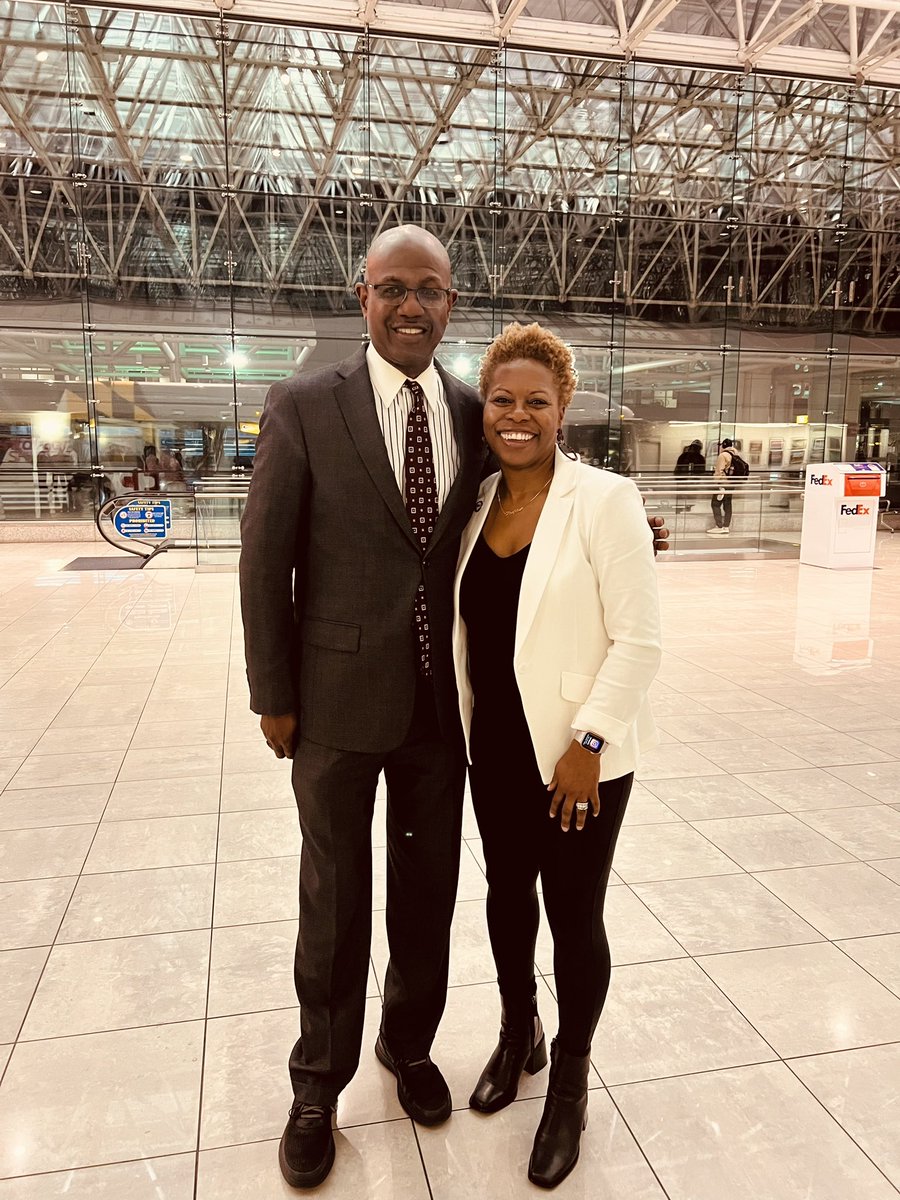 CIAACommish's tweet photo. When the Charm City shows up, they show up and show out.  Oh what a celebration last night @BWI_Airport with my @CIAAForLife friends and family @BowieState @BaltimoreMD #ciaaforlife #creatingnewmemories #ciaatourney #itsmybirthday https://t.co/vGdNLIBvrQ