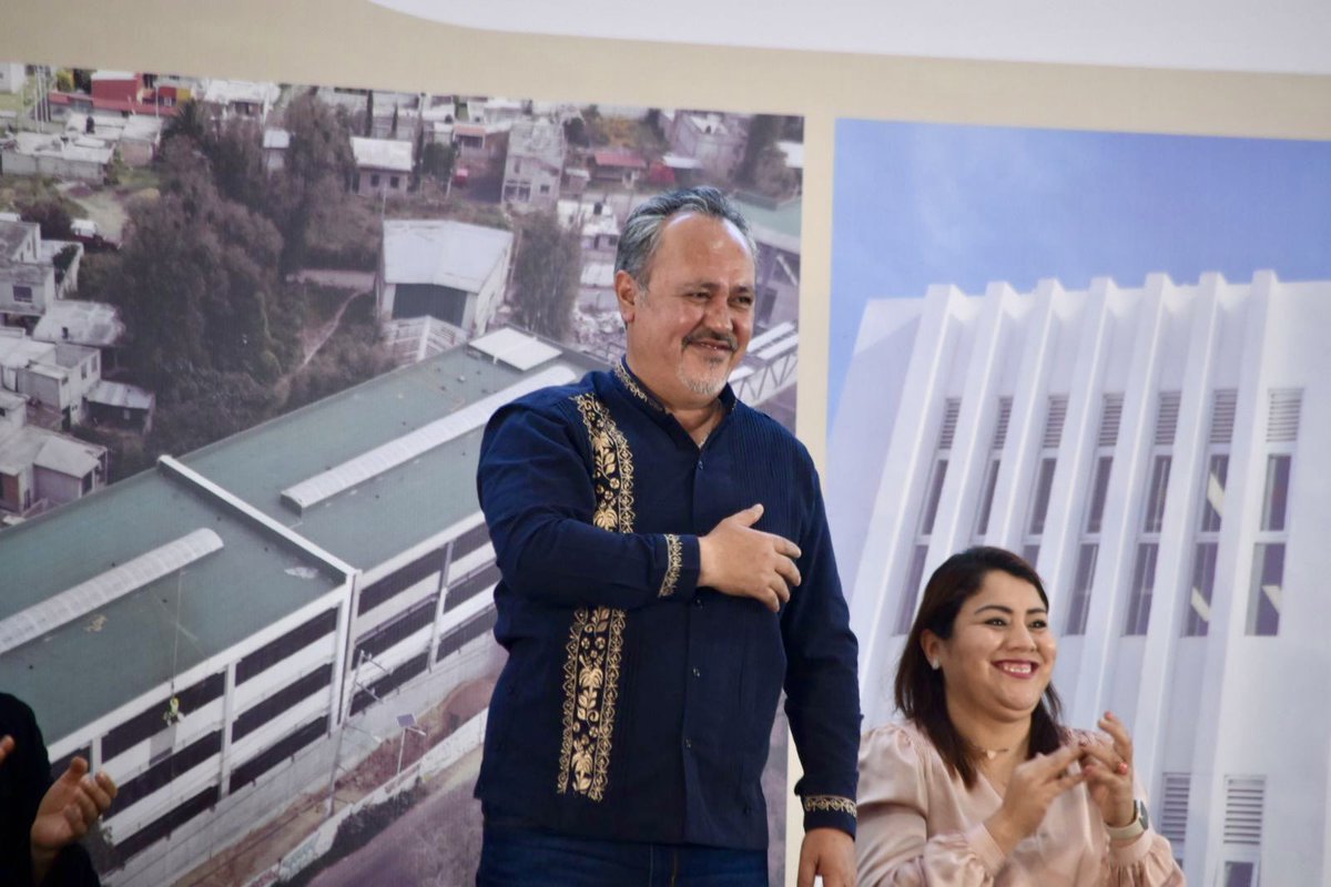 ¡@ClaudiaShein en Tláhuac!

Miles de Tlahuaquenses reciben con gran felicidad y con brazos abiertos a la mejor gobernante del país y su alcaldesa @Bereheca 

Escucharon con atención el anuncio de obras, acciones y programas que se realizarán.

¡Y el Concierto de Primavera!