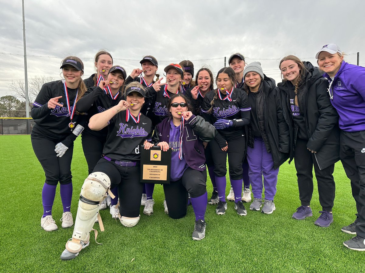 IndyKnightsSB's tweet photo. Knights softball closing out the Tournament of Champions with some hardware! Clean sweep on day 3 these girls mean business!!💜💣 https://t.co/mXmgzZKa7y