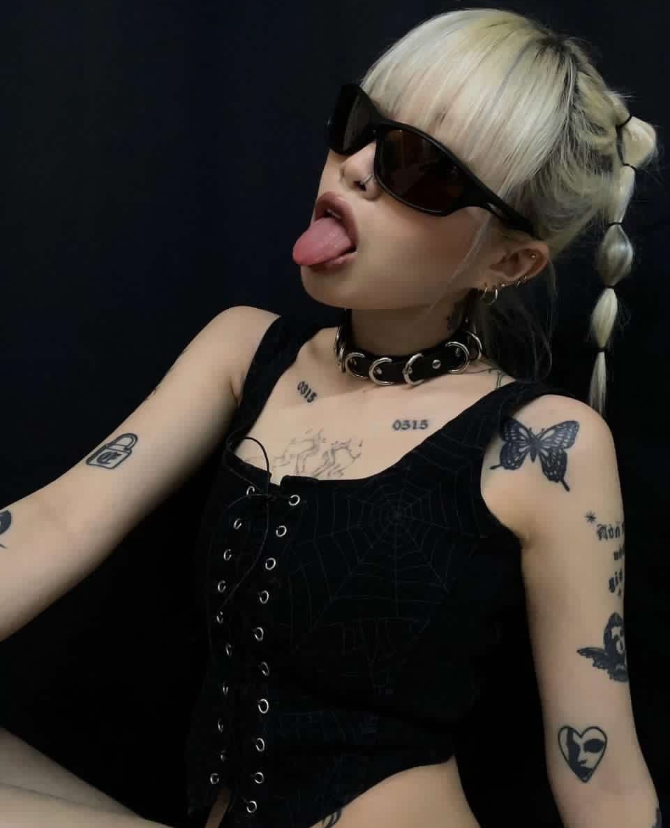 disturbiaco's tweet photo. Is this what you want? π«
https://t.co/FxFqdF1F0w
πΈ@eunxx__
#disturbiaclothing #disturbiacommunity #altfashion #spookyfashion #darkfashion #hauntedstyle https://t.co/aunosXt6iK