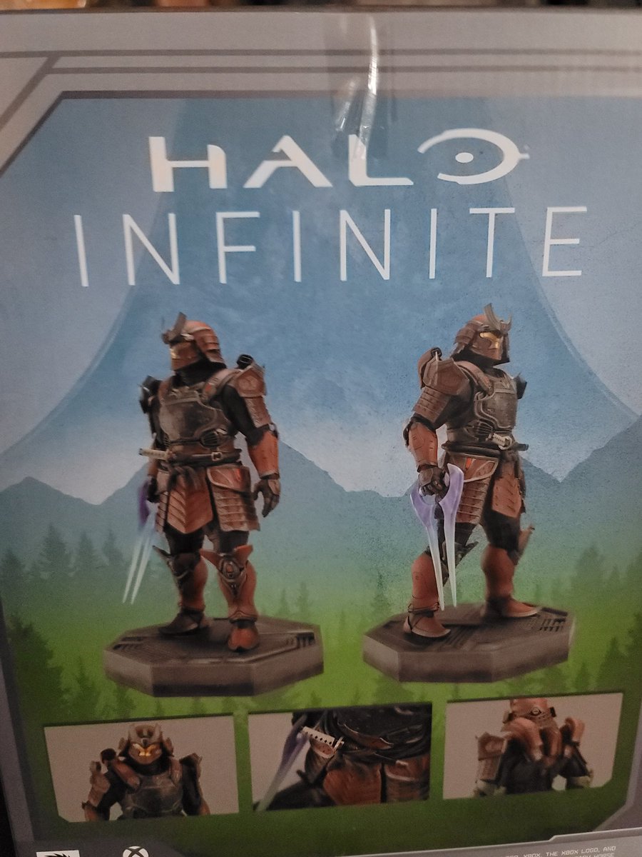 AssassinatorEnt's tweet photo. Just added the Yoroi statur to my @Halo collection. Just waiting for the variant from @HaloGear 
I hope they do one of these for the Eagle Strike core
#halocollection https://t.co/GctCRqVz23
