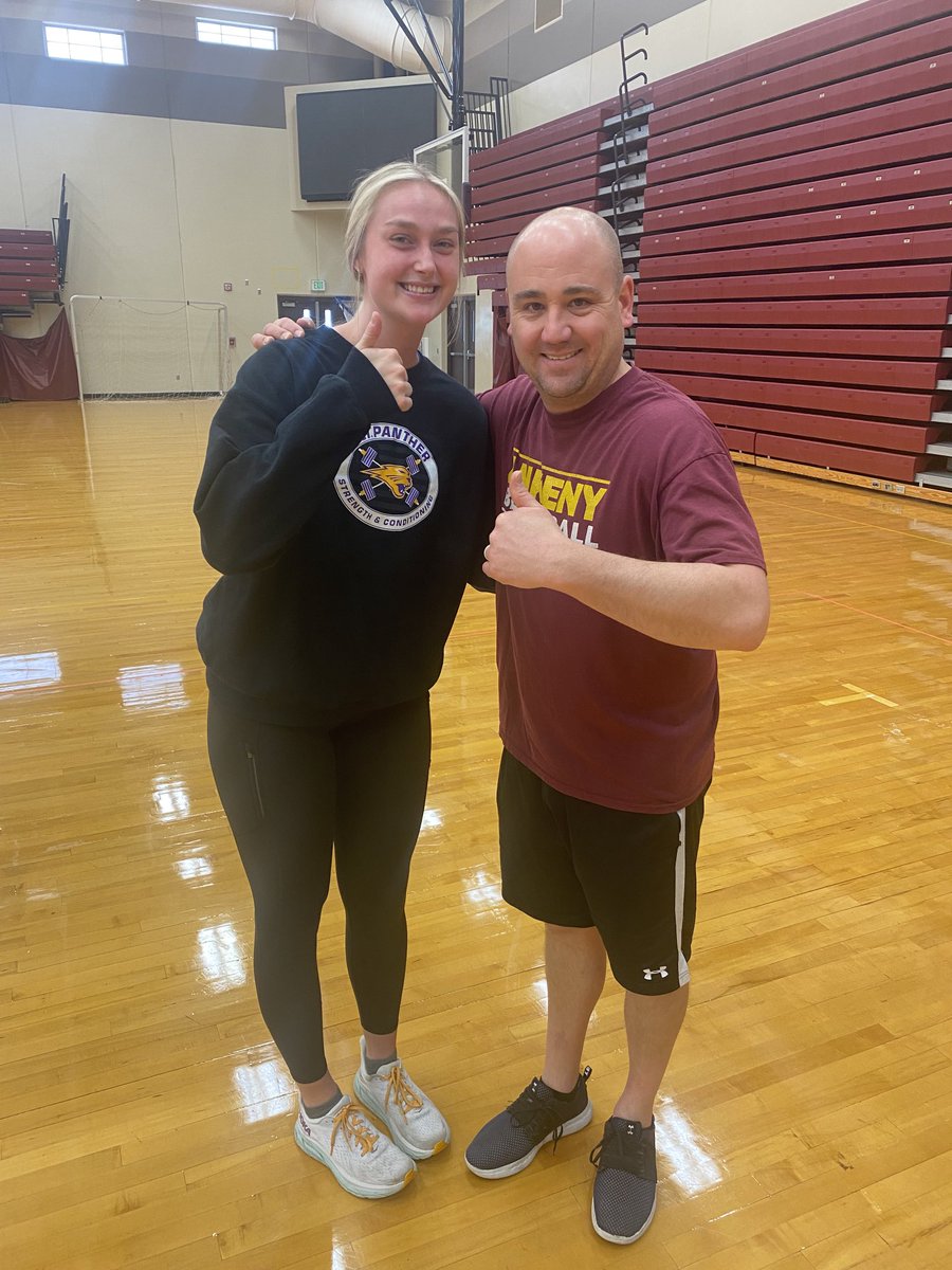 Hawkettehoops's tweet photo. Always special to have former players come back and talk to the team as our tourney run starts tonight! Thank you so much former 2 time all stater and 1,000 point scorer Sara McCullough. https://t.co/OxKQsNp4zH