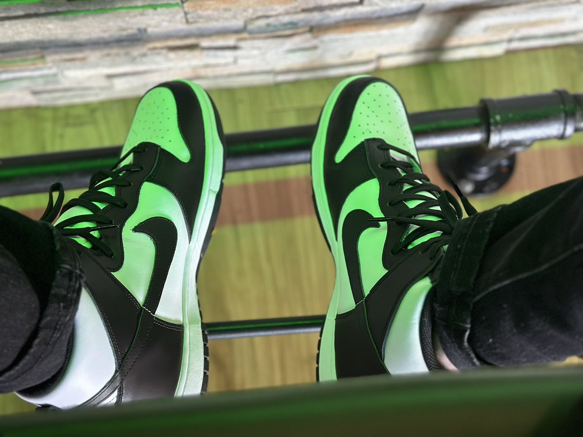 HaTTa_IRL's tweet image. Dunks my favorite pair of kicks! #kofd #pandadunks