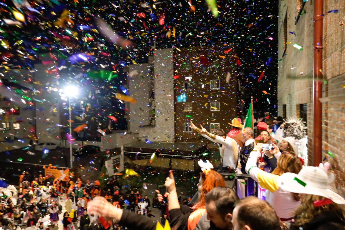AytoMostoles's tweet photo. ¡Feliz noche de #carnaval!🎉🎭🎭🎉 https://t.co/k8QoEczVAG