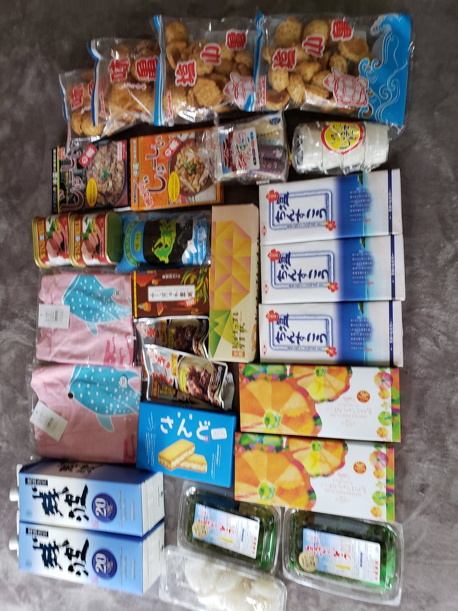 miyatan0912's tweet photo. 沖縄行ってきたお土産買いすぎた。
#沖縄
#土産 https://t.co/Jt6Miz0wgf
