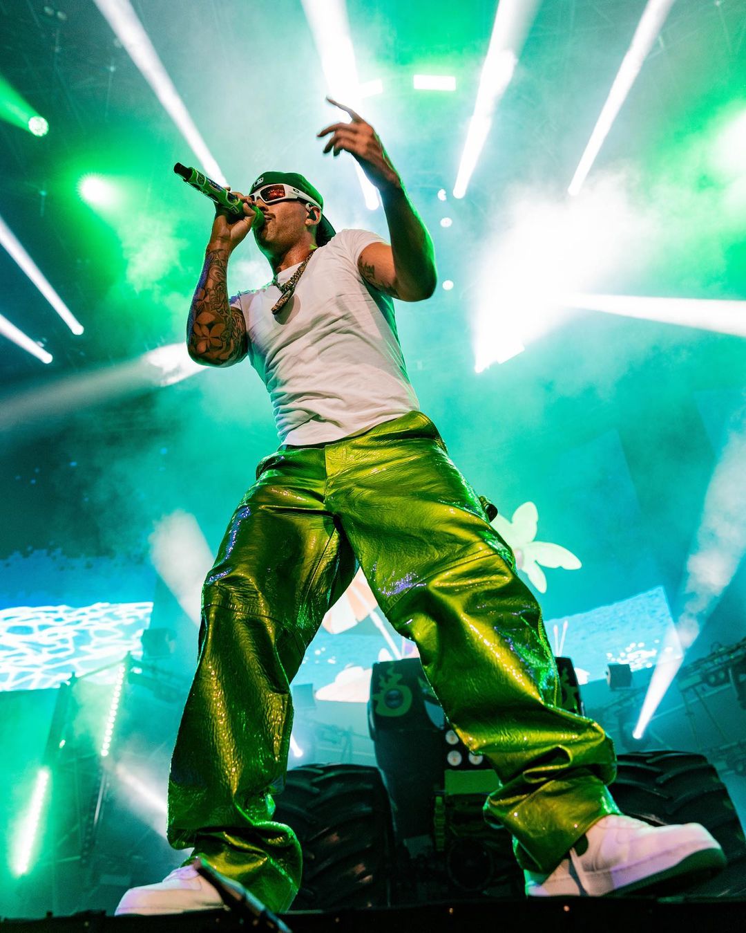 Feid Site on Twitter: "Feid se mantiene como el artista colombiano