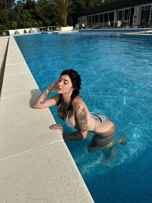 Piscina &eacute; tudo de bom 🥰 https://t.co/Ph872fKyGR