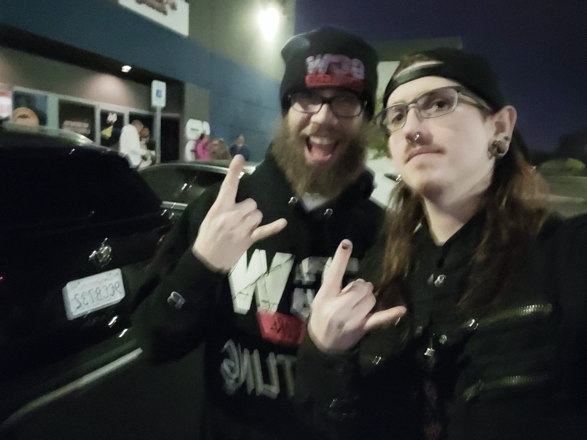GussetGrind's tweet photo. Shout outs to @TheEmilJay @ArezStrange and @TheJordanOIiver for being cool ass people!
#jimmy25 https://t.co/PnDWzOwNg0