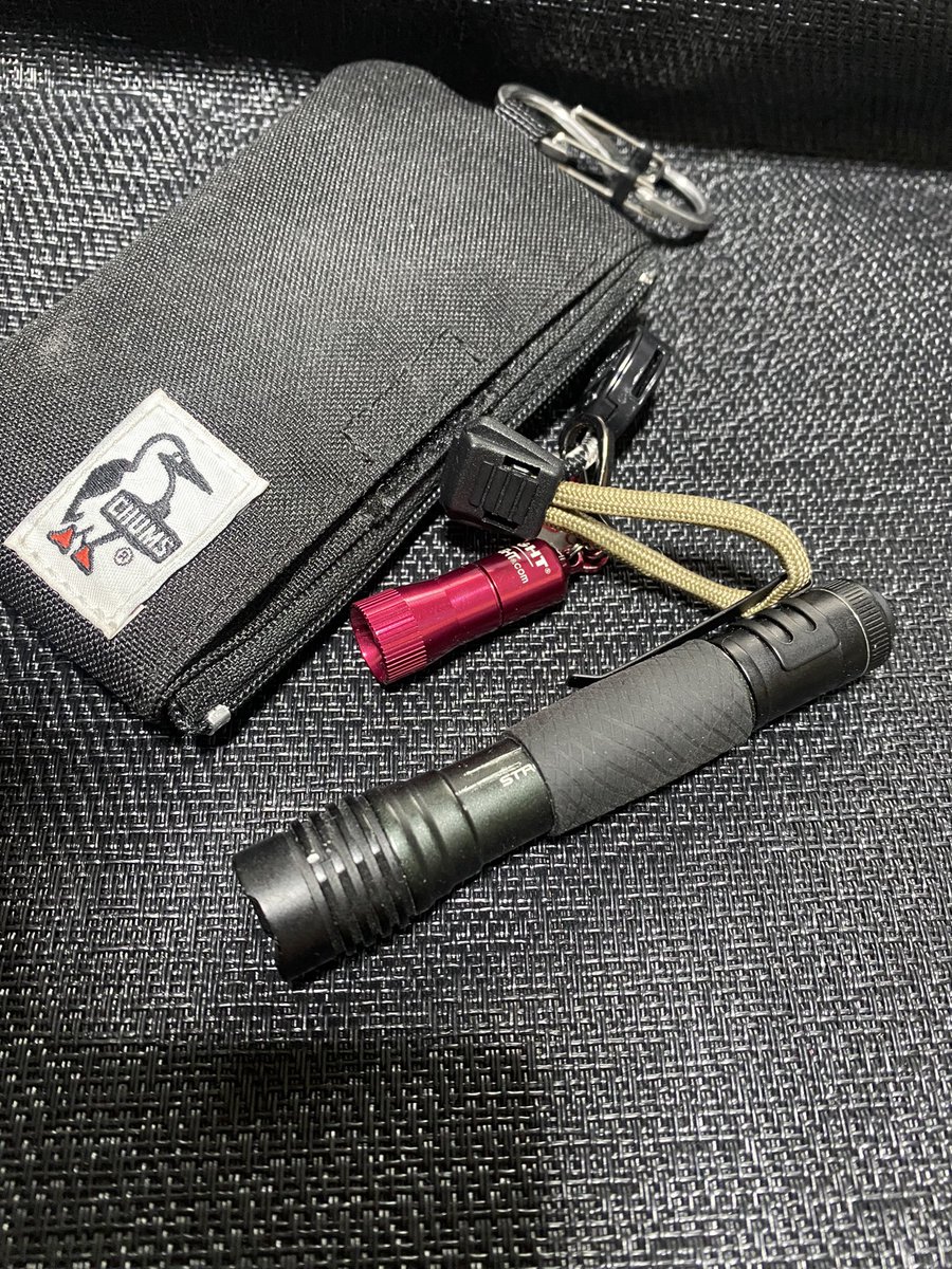 gin50990748's tweet photo. ハンドリング向上させてみた
protac1AAA！
個人的にはかなり良い感じです。
乾燥した手でも強力グリップ👌
＃streamlight ＃ストリームライト 
#protac1AAA #CHUMS ＃熟成カスタム https://t.co/AXdb0A98Ss