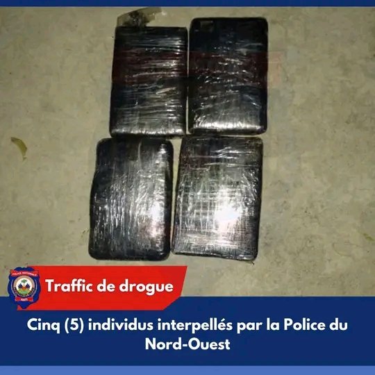 bonzanmiinfo's tweet photo. 👉🏽Robenson JOSEPH 39 lane

👉🏽Franky PIERRE 32 lane

👉🏽Manifs LOUIS 30 lane

👉🏽Judenel LOUIS 30 lane

👉🏽 Romain FILIDOR 25 lane

Se non 5 moun ki nan men #PNH la pou koze dwòg nan Chansolme Komin depatman Nòdwès. https://t.co/Ui1TyRhlVm